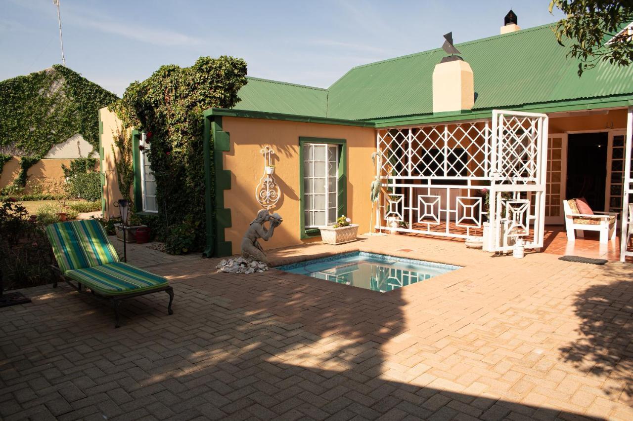 Roses And Pebbles B & B Guest House Klerksdorp Exterior foto