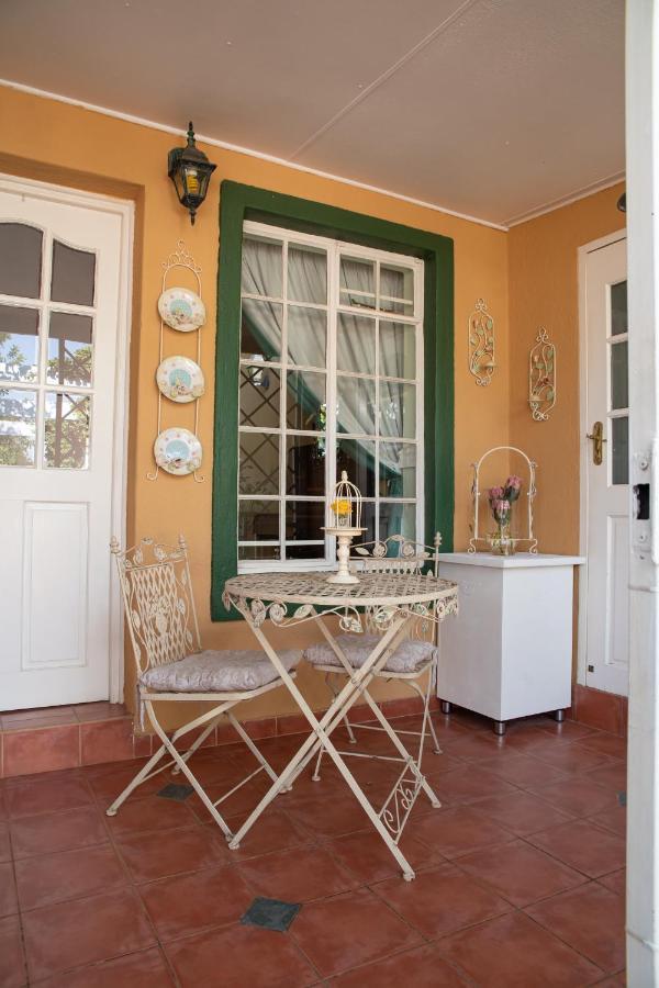 Roses And Pebbles B & B Guest House Klerksdorp Exterior foto