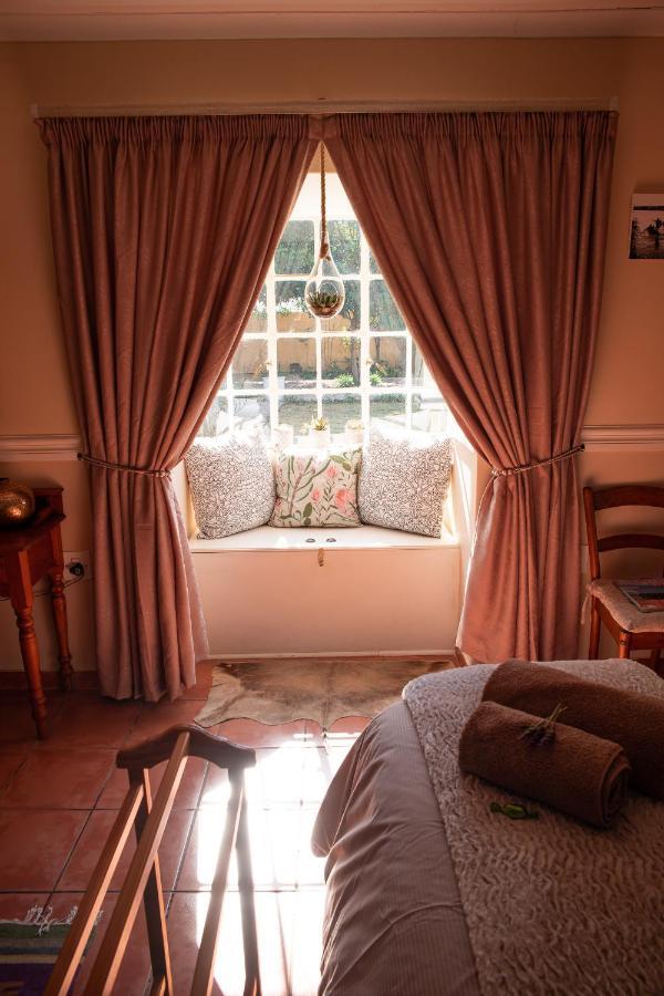 Roses And Pebbles B & B Guest House Klerksdorp Exterior foto