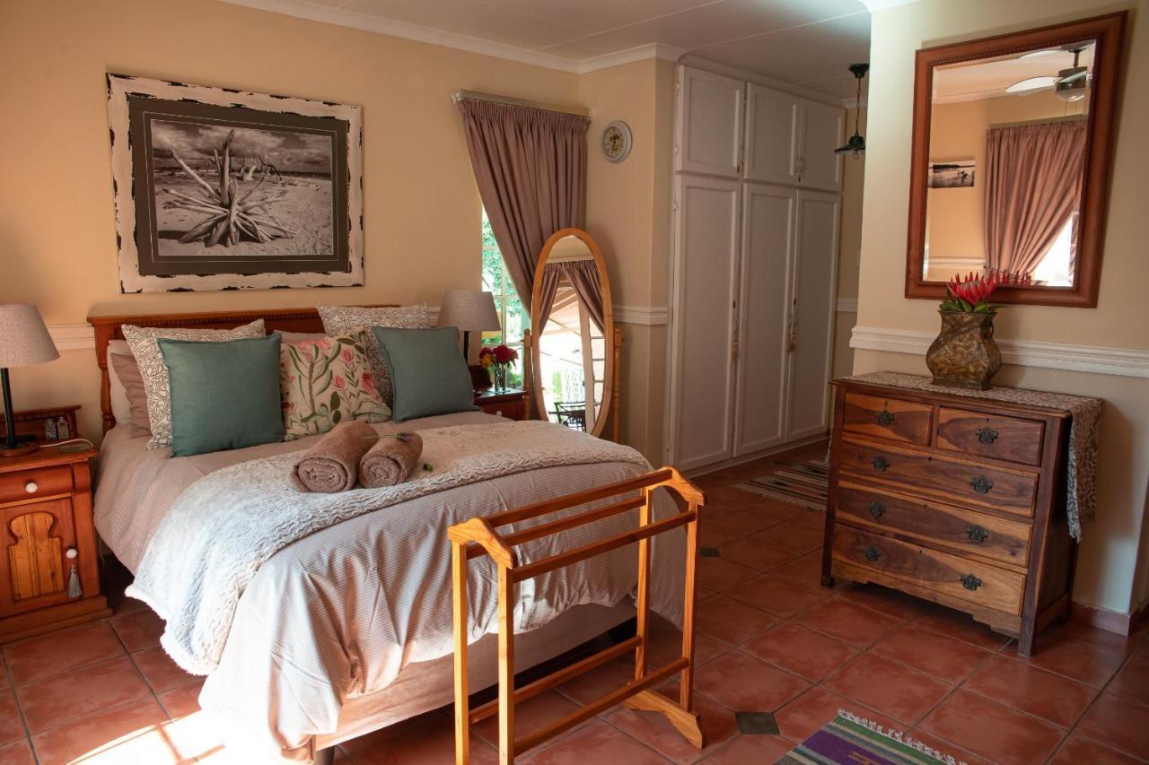 Roses And Pebbles B & B Guest House Klerksdorp Exterior foto