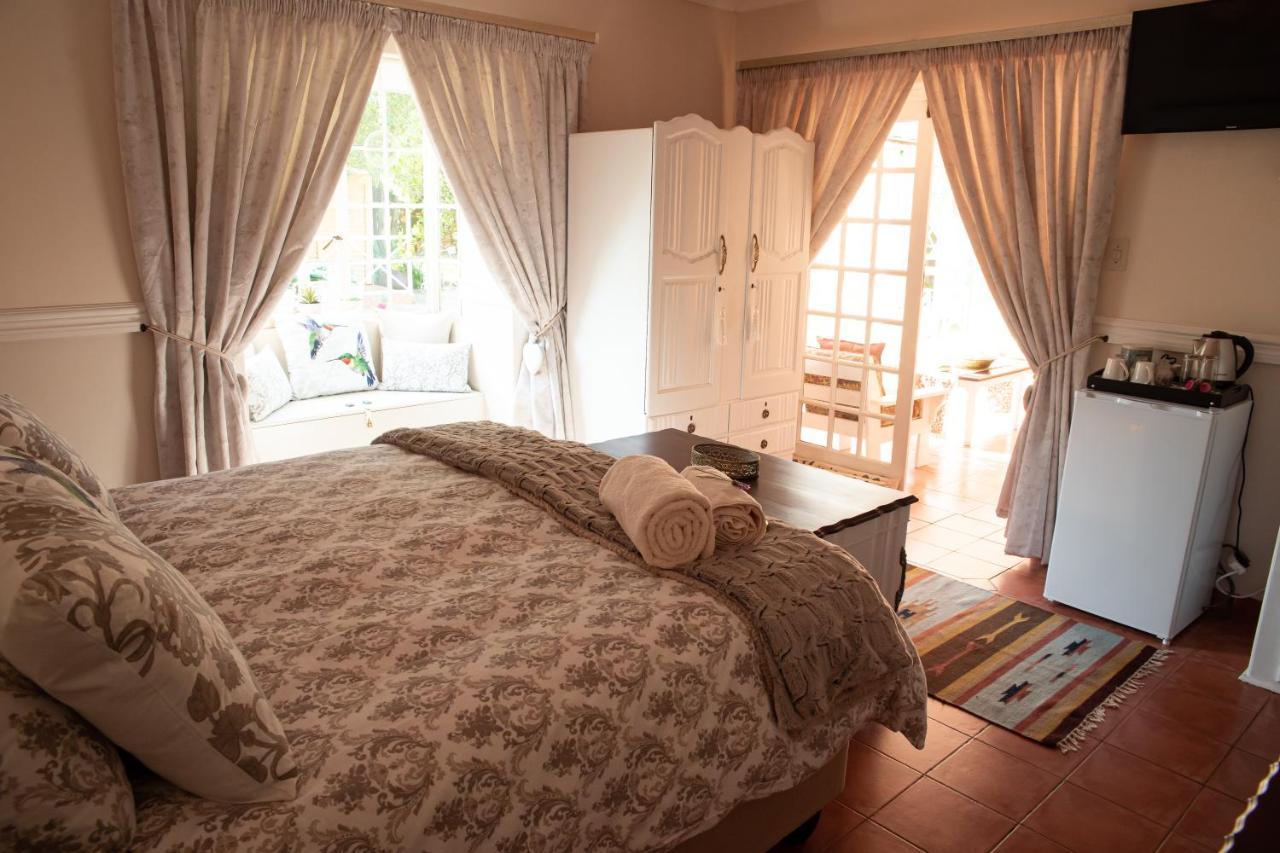 Roses And Pebbles B & B Guest House Klerksdorp Exterior foto